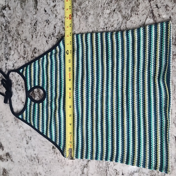 Express halter top - Picture 2 of 9